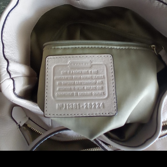 Coach Rose Purse w/dustbag  19" height with the handle 14" width 5" depth - Picture 5 of 6